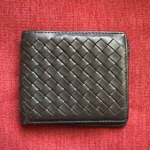 Bottega Veneta Black Woven Leather Men”s Bi-fold Wallet • Excellent Condition